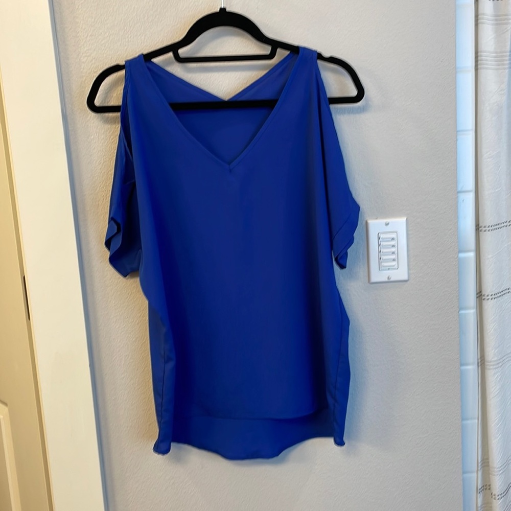 Soprano top with open shoulders